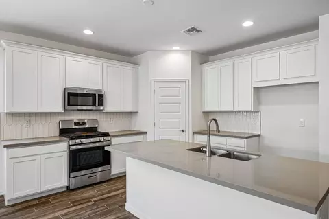 Kitchen - 7931 E Renata Ave, Mesa, AZ 85212 photo 2 of 12