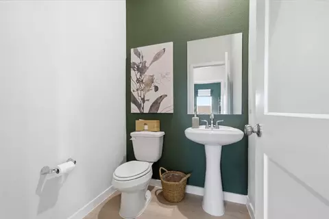 Bath - 1564 Elm Ct, Angleton, TX 77515 photo 3 of 4