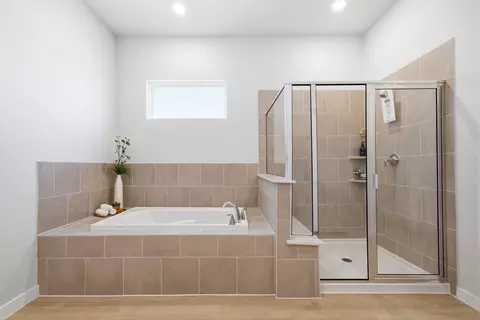 Bath - 1564 Elm Ct, Angleton, TX 77515 photo 1 of 4
