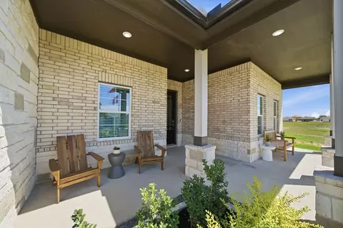 Exterior - 1564 Elm Ct, Angleton, TX 77515 photo 4 of 6