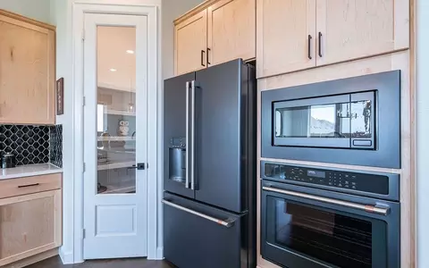 Kitchen - 16708 Flatlands Way, Celina, TX 75009 photo 4 of 15