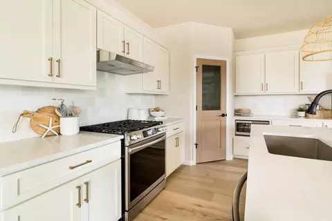 Kitchen - 940 S High Point Rd, Madison, WI 53719 photo 4 of 5