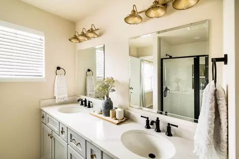 Bath - 940 S High Point Rd, Madison, WI 53719 photo 2 of 4
