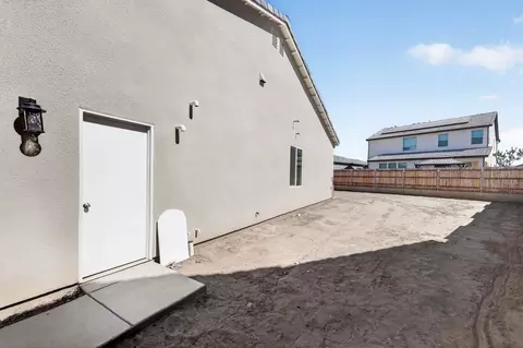 Exterior - 1187 Milestone Rd W, Madera, CA 93636 photo 3 of 17
