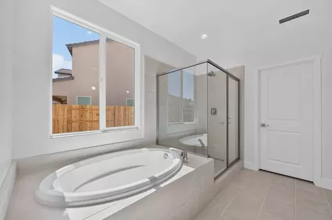 Bath - 1187 Milestone Rd W, Madera, CA 93636 photo 6 of 6