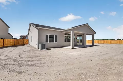 Exterior - 1187 Milestone Rd W, Madera, CA 93636 photo 4 of 17