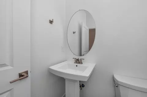 Bath - 1187 Milestone Rd W, Madera, CA 93636 photo 1 of 6