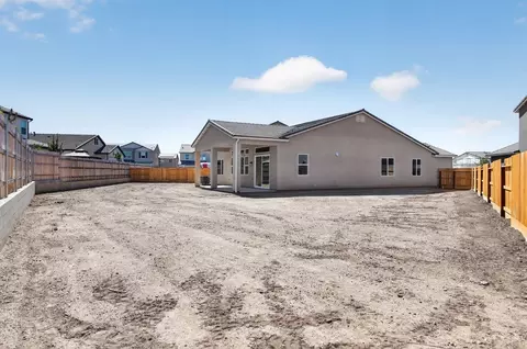 Exterior - 1187 Milestone Rd W, Madera, CA 93636 photo 5 of 17
