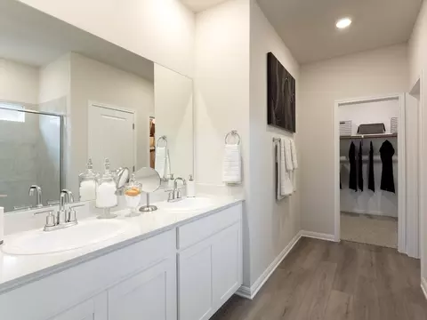 Bath - 702 Universal Dr, Hutto, TX 78634 photo 1 of 2