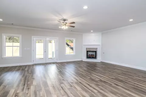 Living - 127 Laurel Branch Dr, Dothan, AL 36305 photo 2 of 4