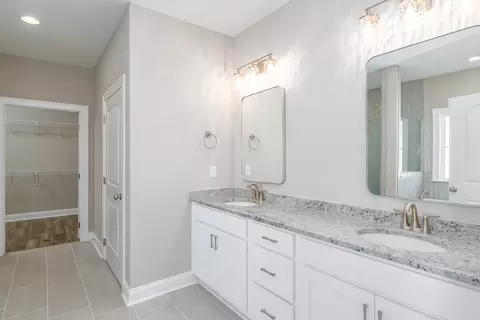 Bath - 127 Laurel Branch Dr, Dothan, AL 36305 photo 1 of 5