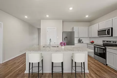 Kitchen - 156 Wind Hl, Jarrell, TX 76537 photo 1 of 6