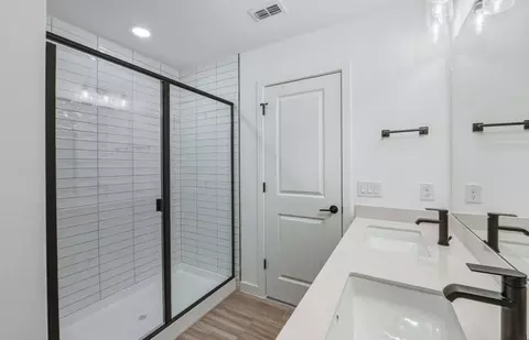 Bath - 932 Cherrystone Loop, Buda, TX 78610 photo 2 of 4