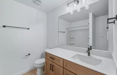 Bath - 932 Cherrystone Loop, Buda, TX 78610 photo 3 of 4