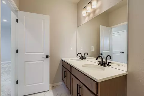 Bath - 598 Noola St, Windsor, CO 80550 photo 5 of 11