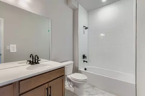 Bath - 598 Noola St, Windsor, CO 80550 photo 4 of 11