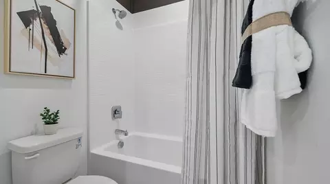 Bath - 635 Guy Turner Dr, Camarillo, CA 93010 photo 6 of 6
