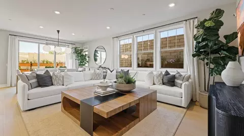 Living - 635 Guy Turner Dr, Camarillo, CA 93010 photo 2 of 3