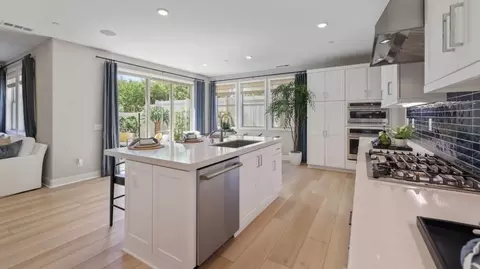 Kitchen - 635 Guy Turner Dr, Camarillo, CA 93010 photo 6 of 10