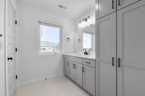 Bath - 3063 Clover Ct, Francis, UT 84036 photo 3 of 7