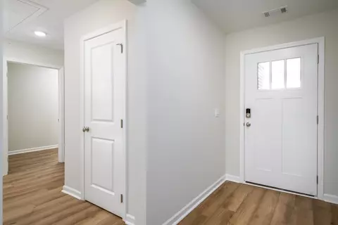 Entry Way - 636 Ridgeland Rd, Dothan, AL 36301 photo 1 of 2