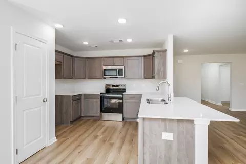 Kitchen - 636 Ridgeland Rd, Dothan, AL 36301 photo 1 of 2