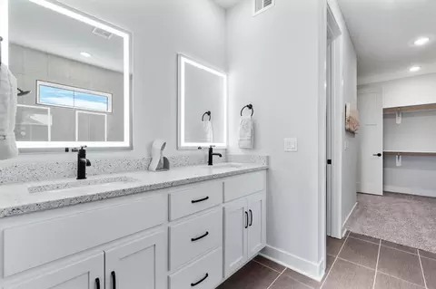 Bath - 20677 Skyview Ln, Spring Hill, KS 66083 photo 2 of 3