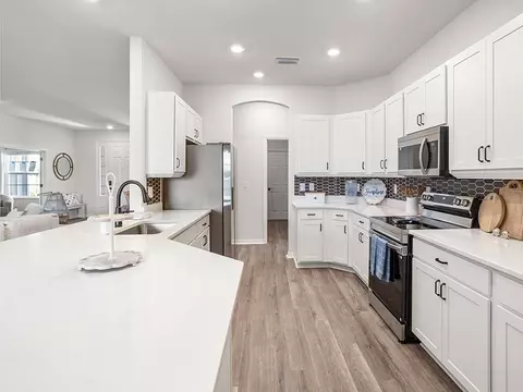 Kitchen - 5850 Piney Shrub Pl, Saint Cloud, FL 34771 photo 2 of 4