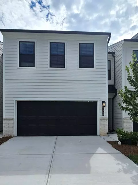 7517 Clover Ln, Flowery Branch, GA 30542