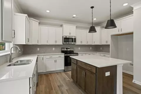 Kitchen - 1102 Wharf Hill Dr, Smithfield, VA 23430 photo 2 of 7