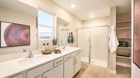 Bath - 1582 E Starling Ln, Eagle Mountain, UT 84005 photo 1 of 4