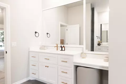 Bath - 2820 E Northampton St, Broken Arrow, OK 74014 photo 1 of 6