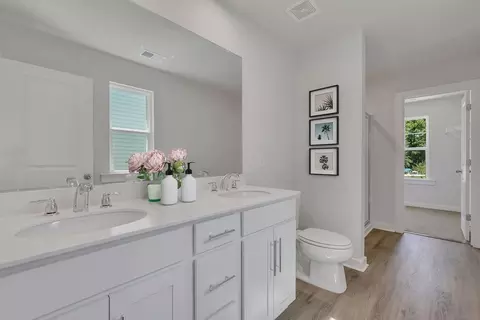 Bath - 117 River Knoll Dr, Easley, SC 29640 photo 1 of 2