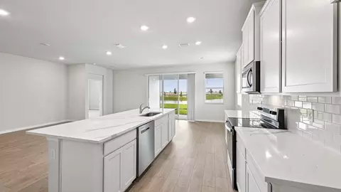 Kitchen - 18112 Tavernside Trl, Bradenton, FL 34211 photo 3 of 6