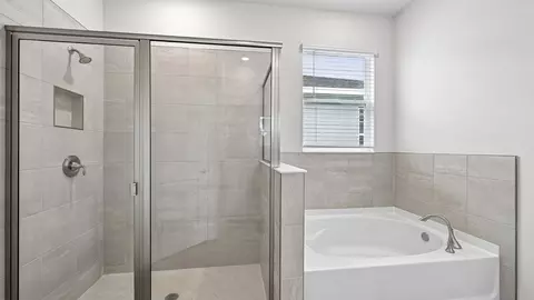 Bath - 18112 Tavernside Trl, Bradenton, FL 34211 photo 2 of 3