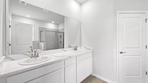 Bath - 18112 Tavernside Trl, Bradenton, FL 34211 photo 1 of 3