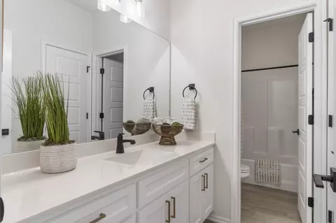 Bath - 3501 N Hickory Ave, Broken Arrow, OK 74012 photo 1 of 10