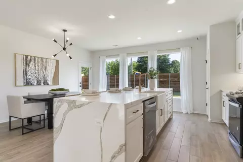 Kitchen - 3501 N Hickory Ave, Broken Arrow, OK 74012 photo 7 of 11
