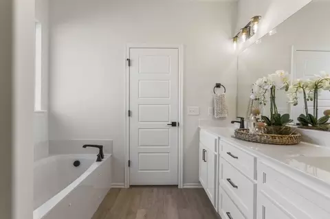 Bath - 3501 N Hickory Ave, Broken Arrow, OK 74012 photo 3 of 10
