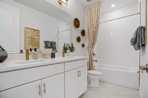 Bath - 7495 Sea Manatee St, Parrish, FL 34219 photo 3 of 3