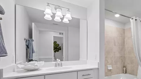 Bath - 17121 Jadestone Ct, Venice, FL 34293 photo 4 of 5