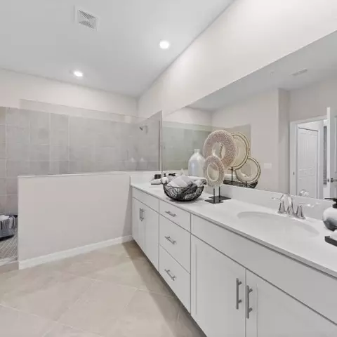Bath - 17121 Jadestone Ct, Venice, FL 34293 photo 1 of 4