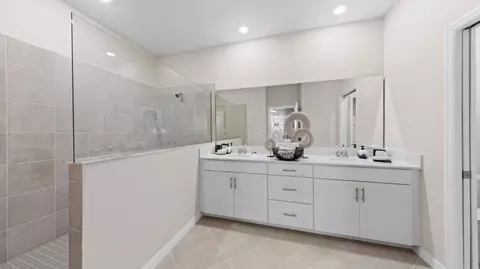 Bath - 17121 Jadestone Ct, Venice, FL 34293 photo 2 of 4