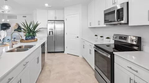 Kitchen - 17121 Jadestone Ct, Venice, FL 34293 photo 5 of 6