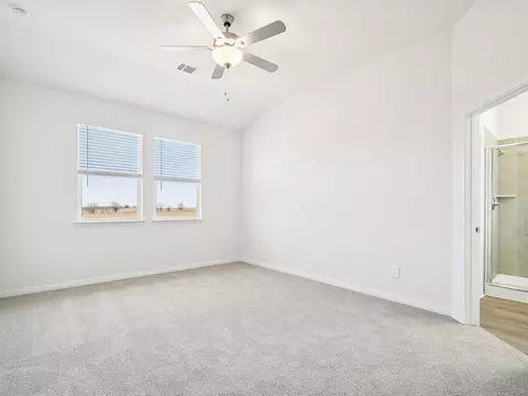 702 Universal Dr, Hutto, TX 78634