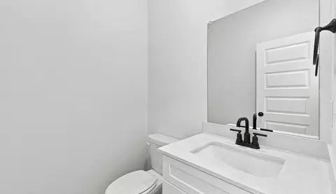 Bath - 4087 Agave Ave, Springdale, AR 72764 photo 2 of 4