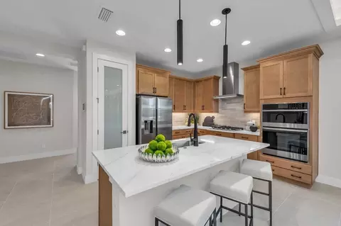 Kitchen - 304 Monet Trl, Bradenton, FL 34212 photo 18 of 26
