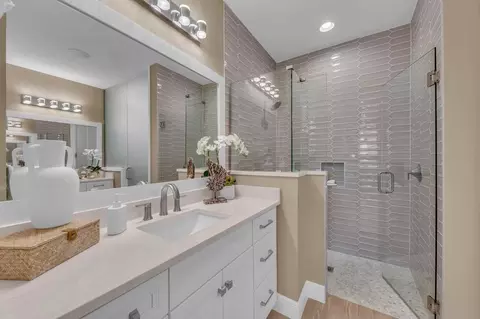 Bath - 304 Monet Trl, Bradenton, FL 34212 photo 10 of 12