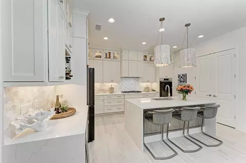 Kitchen - 304 Monet Trl, Bradenton, FL 34212 photo 9 of 26