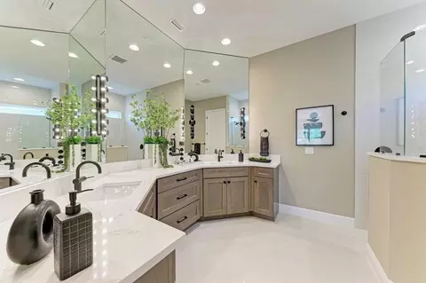 Bath - 304 Monet Trl, Bradenton, FL 34212 photo 1 of 12